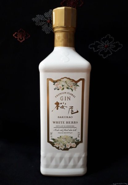 画像1: 【広島のクラフトジン】桜尾ジン　SAKURAO GIN WHITE HERBS 700ml　47％ (1)